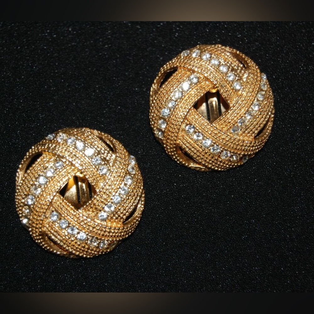 RUNWAY VTG NWOT GOLD CRYSTAL KNOT CLIP ON EARRINGS!!